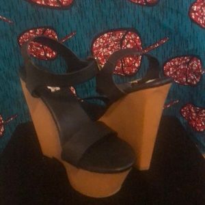 Black and Tan Platform wedges . Steve Madden
